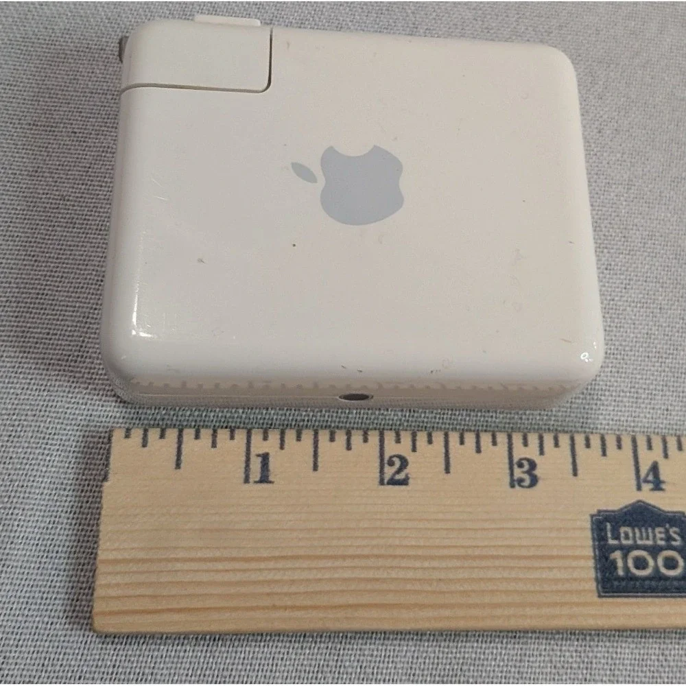 Apple AirPort Express Base Station A1264 White Good 802.11n Wi-Fi Router AirPlay